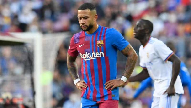 Depay struggles summing up Barcelona's post-Messi attacking woes