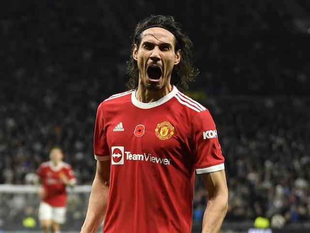 Manchester United's Edinson Cavani 'considering Botafogo move'