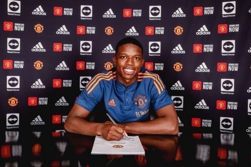 Manchester United sign Tyrell Malacia on four-year deal