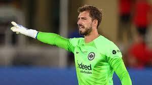 Kevin Trapp makes a final decision this summer about joining Manchester United.